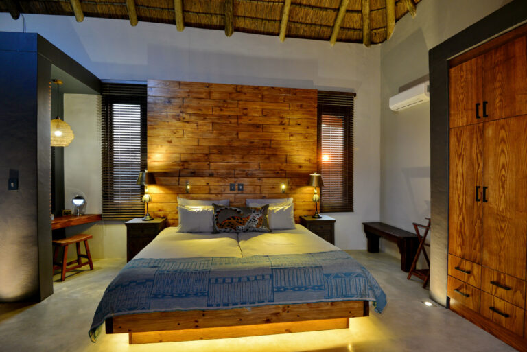 Nick Nolte Safaris August 104 768x513