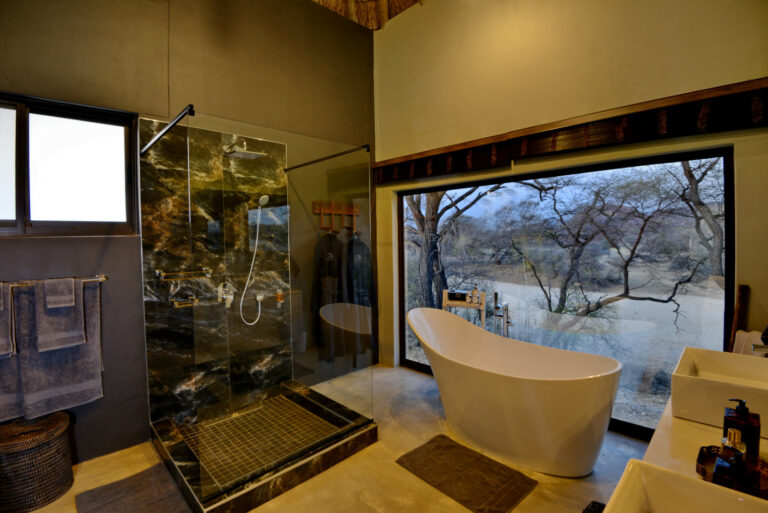 Nick Nolte Safaris August 107 768x513