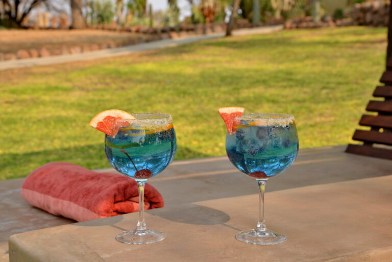 Pool and office 1 768x513