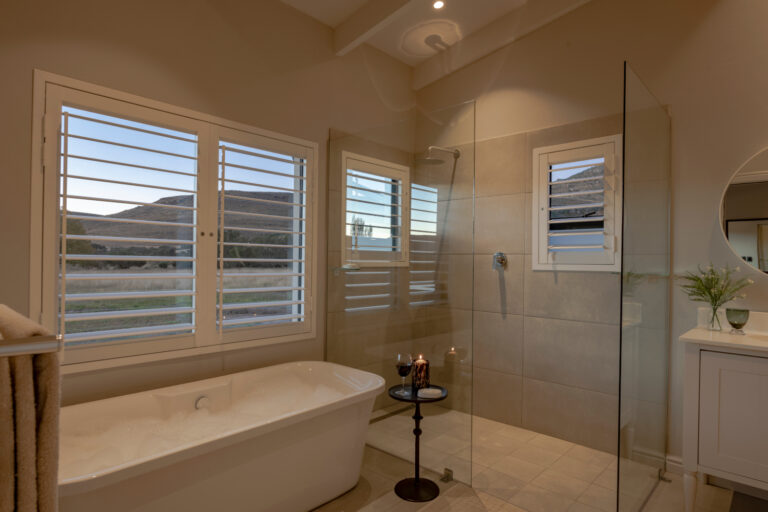 Mountain Lodge Bathroom HR 768x512